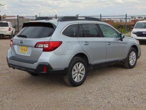 Used 2018 Subaru Outback 2.5i Premium AWD/4WD image 4