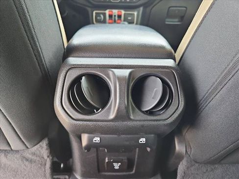 Used 2021 Jeep Gladiator Sport AWD/4WD image 17