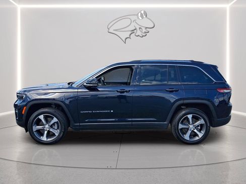 Used 2022 Jeep Grand Cherokee Limited 4xe w/ Luxury Tech Group II AWD/4WD image 2