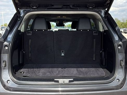 Used 2023 Toyota Highlander XLE FWD image 23