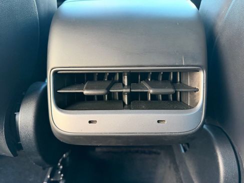 Used 2022 Tesla Model Y Performance image 18