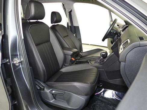 Used 2022 Volkswagen Tiguan SE image 18