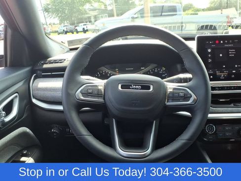Used 2024 Jeep Compass Latitude AWD/4WD image 17