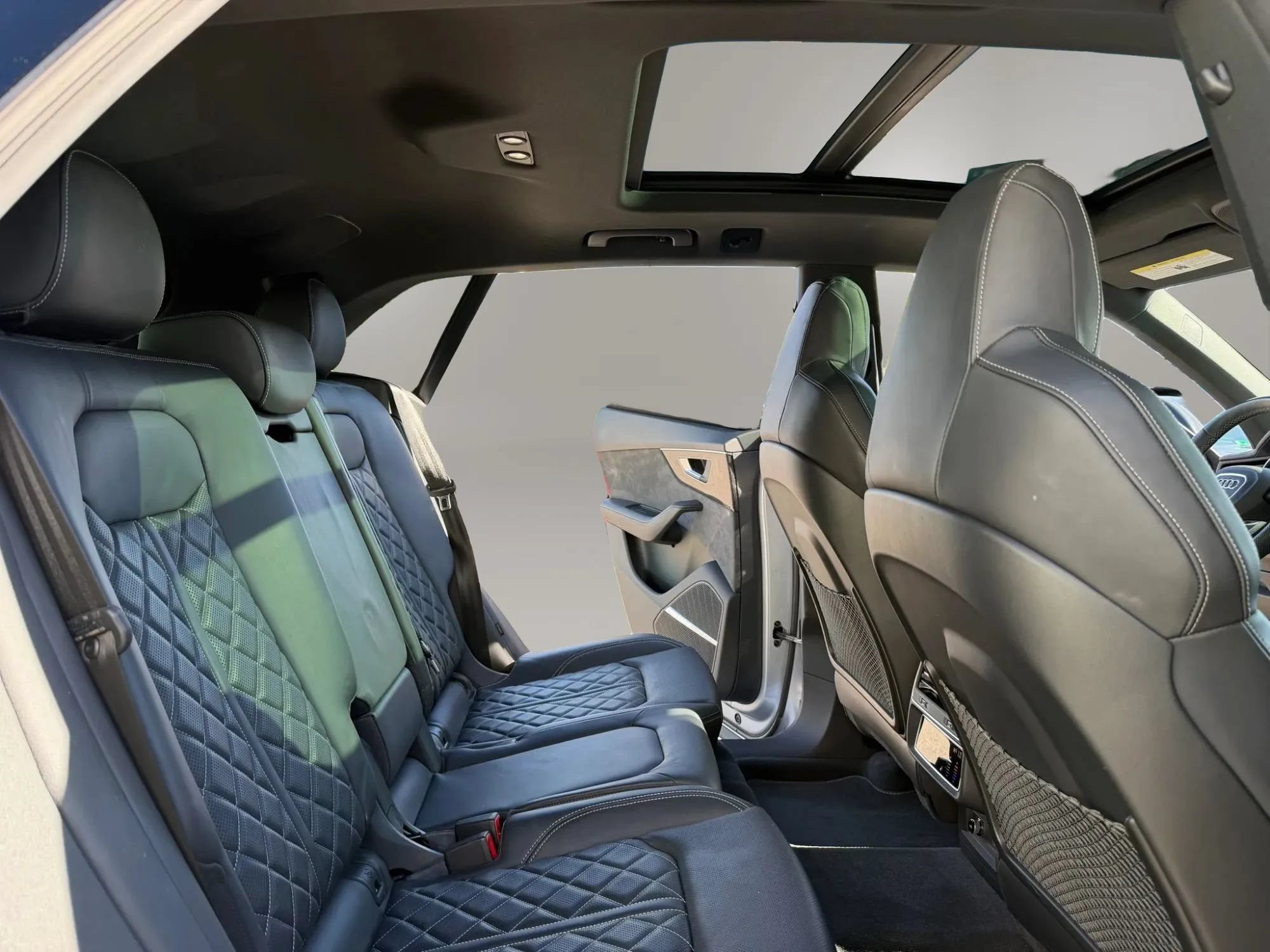 Used 2022 Audi SQ8 Premium Plus w/ Executive Package AWD/4WD image 17