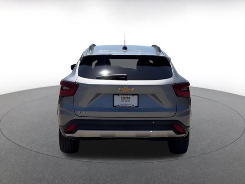 Used 2025 Chevrolet Trax LT w/ LT Convenience Package FWD image 12