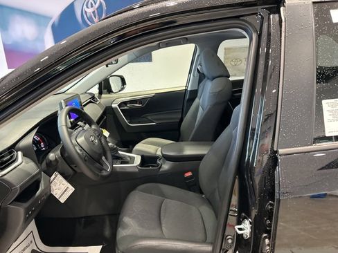New 2025 Toyota RAV4 XLE image 15
