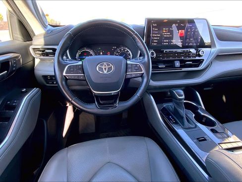 Used 2020 Toyota Highlander Platinum AWD/4WD image 13