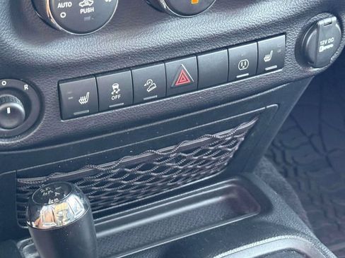 Used 2018 Jeep Wrangler Unlimited Sahara w/ Connectivity Group AWD/4WD image 22