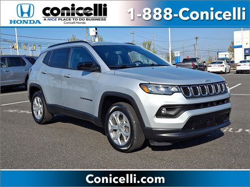 Used 2024 Jeep Compass Latitude AWD/4WD image 1