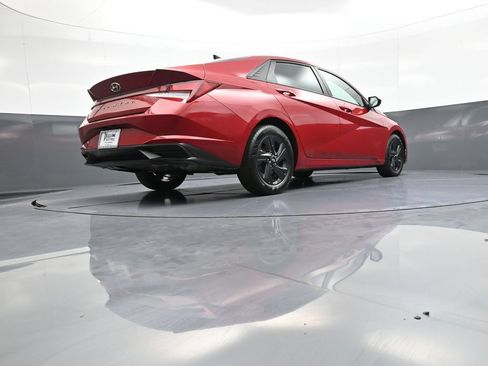 Certified 2021 Hyundai Elantra SEL FWD image 29
