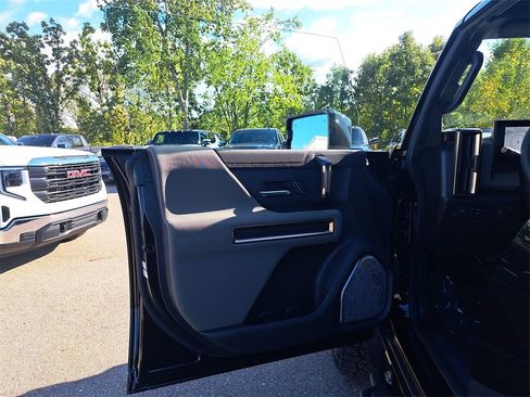 New 2025 GMC Hummer EV 3X w/ Extreme Off-Road Package image 17