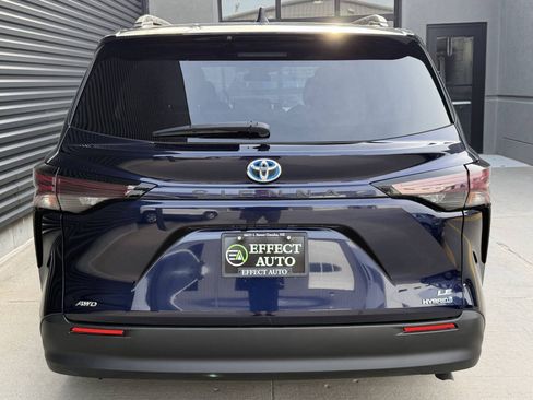Used 2024 Toyota Sienna LE AWD/4WD image 12