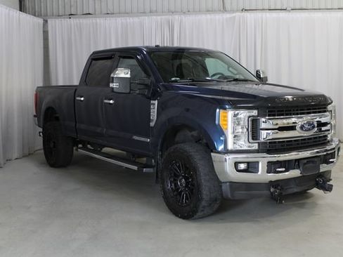 Used 2017 Ford F250 XLT w/ XLT Premium Package AWD/4WD image 25