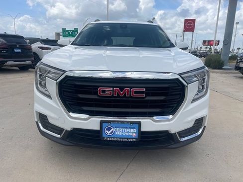 Used 2024 GMC Terrain SLE w/ Driver Convenience Package FWD image 8