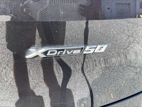 Used 2022 BMW iX xDrive50 w/ Premium Package AWD/4WD image 9