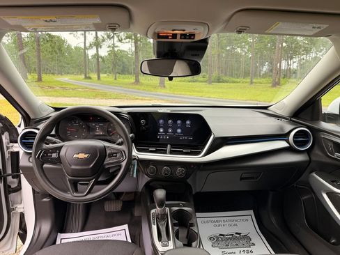 Used 2024 Chevrolet Trax LS w/ LS Convenience Package FWD image 14