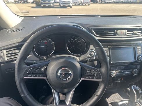 Used 2020 Nissan Rogue SV image 7