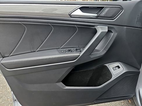 Certified 2022 Volkswagen Tiguan SE R-Line image 13