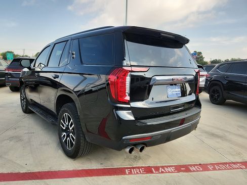 Used 2024 GMC Yukon AT4 w/ Technology Package AWD/4WD image 5
