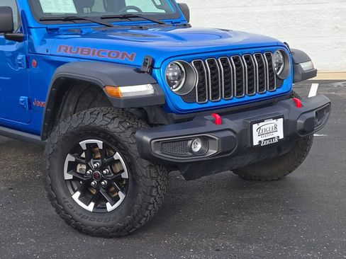 Used 2025 Jeep Wrangler Unlimited Rubicon AWD/4WD image 2