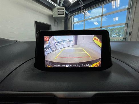 Used 2018 MAZDA MAZDA3 Sport FWD image 18