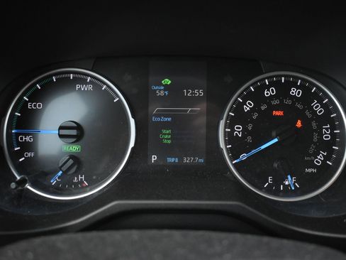 Used 2021 Toyota RAV4 LE image 29