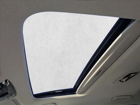 Used 2023 Kia Niro SX Touring image 18