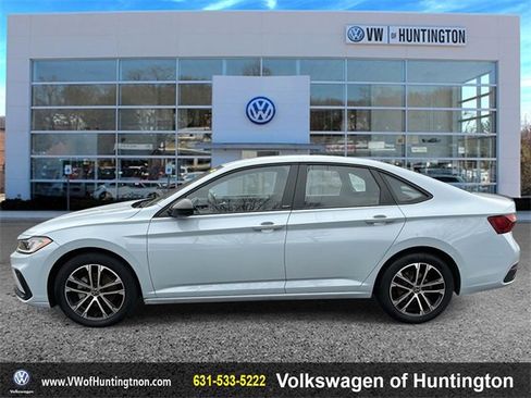 Certified 2025 Volkswagen Jetta Sport image 7