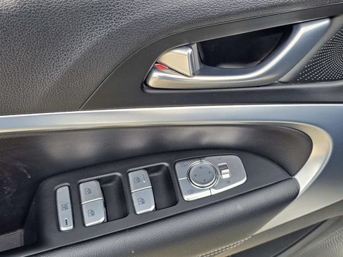 Used 2023 Genesis G70 2.0T AWD/4WD image 18