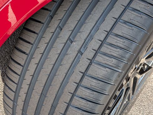 Certified 2025 Porsche Cayenne GTS AWD/4WD image 39