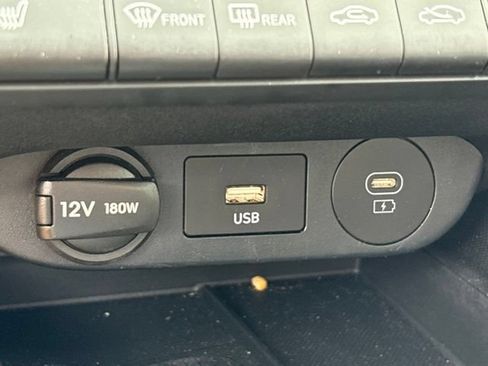 Used 2025 Hyundai Elantra Limited FWD image 19