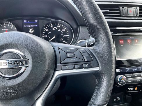 Used 2019 Nissan Rogue SV image 23