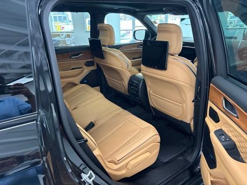 Used 2025 Jeep Grand Cherokee L Summit AWD/4WD image 32