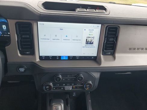 Used 2025 Ford Bronco Outer Banks AWD/4WD image 14