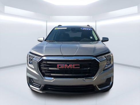 Used 2024 GMC Terrain SLE w/ Driver Convenience Package FWD image 8
