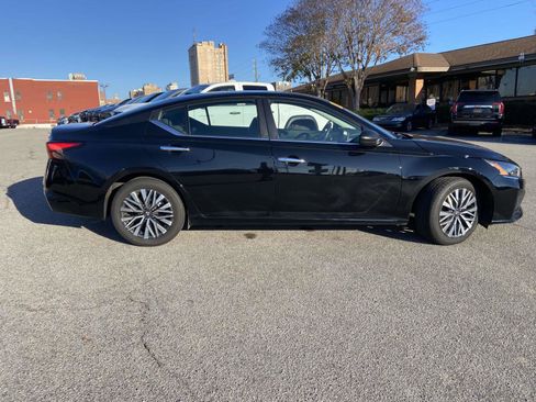 Used 2024 Nissan Altima 2.5 SV image 16