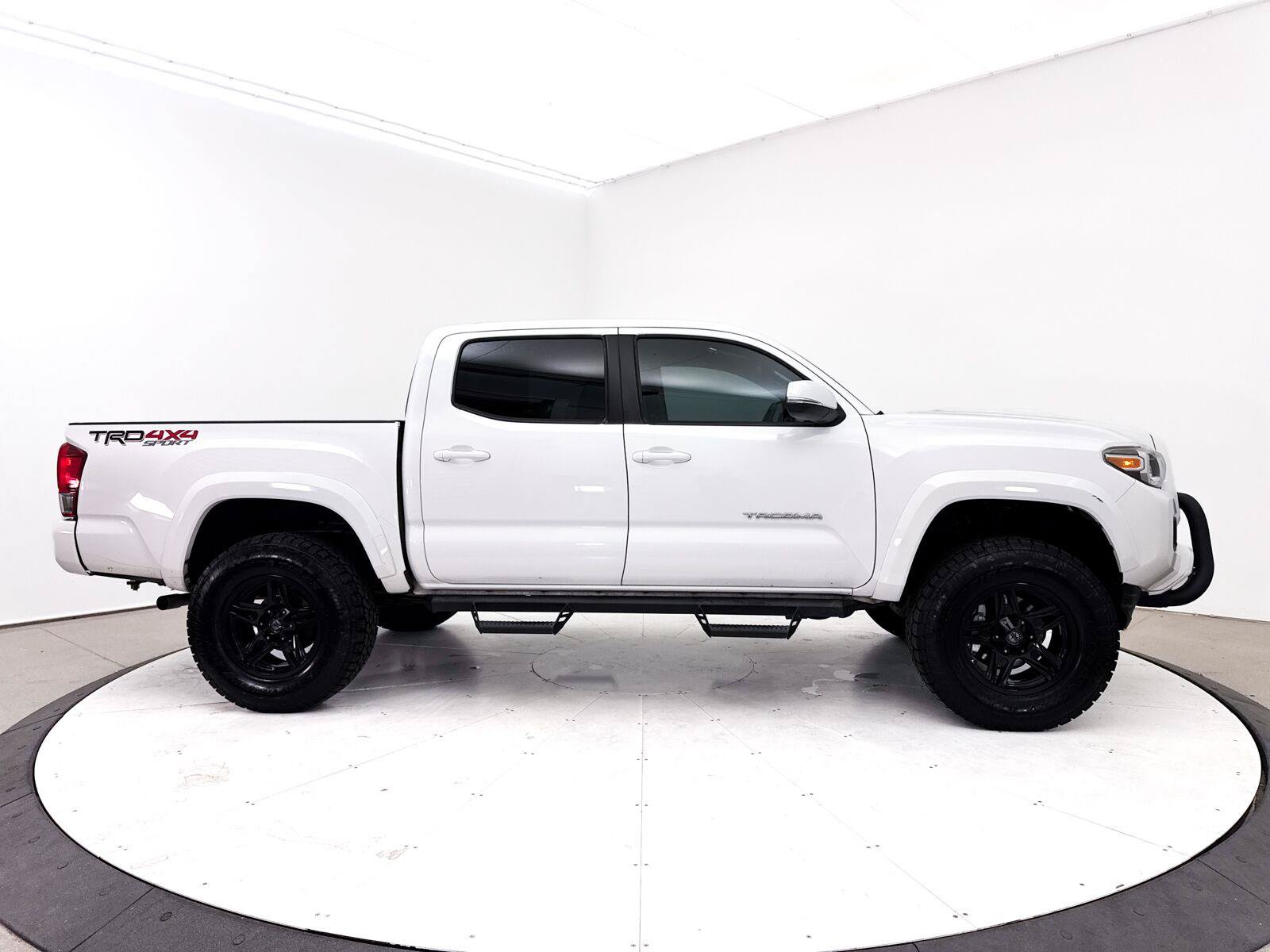 Used 2017 Toyota Tacoma TRD Sport w/ Tow Package (A/T) AWD/4WD image 36