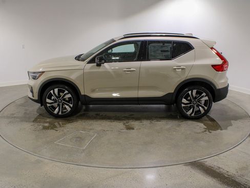 New 2026 Volvo XC40 B5 Ultra w/ Climate Package image 2