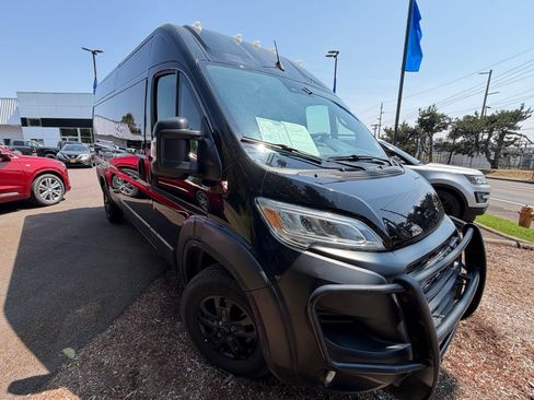 Used 2023 RAM ProMaster 2500 w/ Safety Group FWD image 2