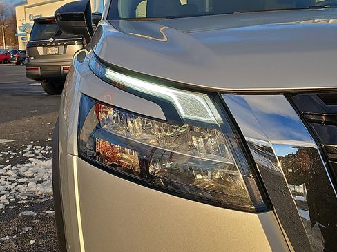 Certified 2023 Nissan Pathfinder S image 9