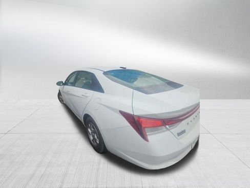 Used 2022 Hyundai Elantra SE FWD image 6