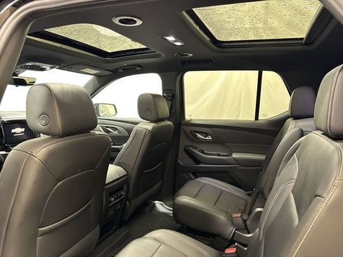Used 2023 Chevrolet Traverse LT w/ LT Premium Package AWD/4WD image 14