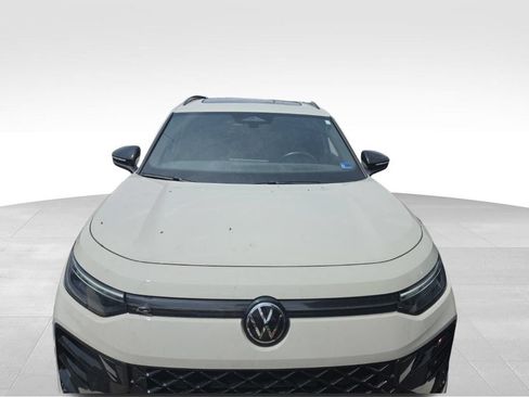 Used 2025 Volkswagen Tiguan SE R-Line AWD/4WD image 2