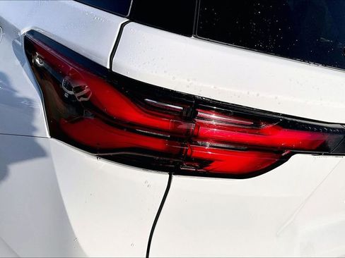 Certified 2023 Chevrolet Traverse Premier w/ Redline Edition image 24