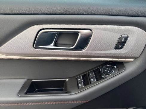 New 2026 Ford Explorer Active w/ Active Comfort Package image 9