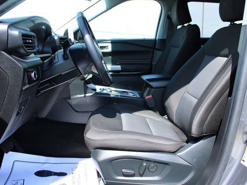 Used 2024 Ford Explorer XLT AWD/4WD image 33