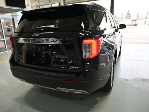 Used 2022 Ford Explorer XLT w/ Equipment Group 202A image 5