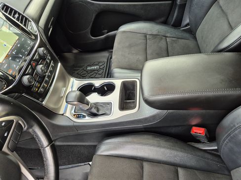 Used 2021 Jeep Grand Cherokee Laredo X AWD/4WD image 24