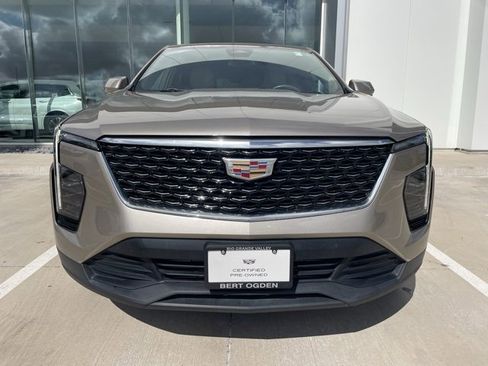 Used 2024 Cadillac XT4 Luxury image 2