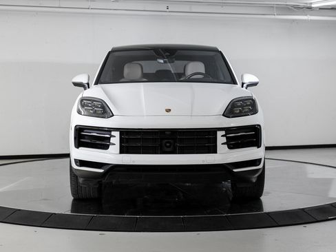 Certified 2025 Porsche Cayenne image 10
